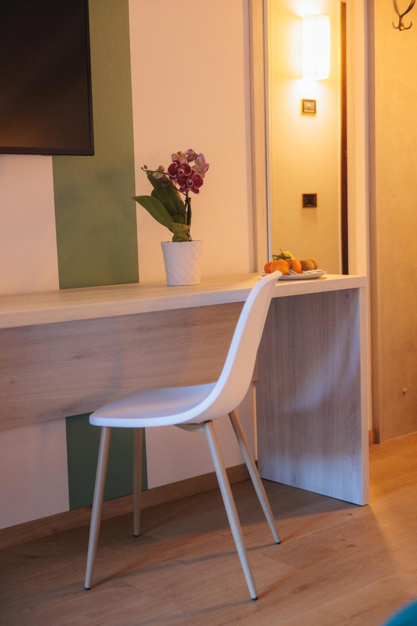 Hotel Binelli Пинцоло Екстериор снимка