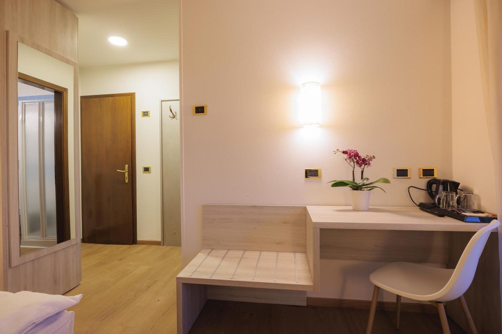 Hotel Binelli Пинцоло Екстериор снимка