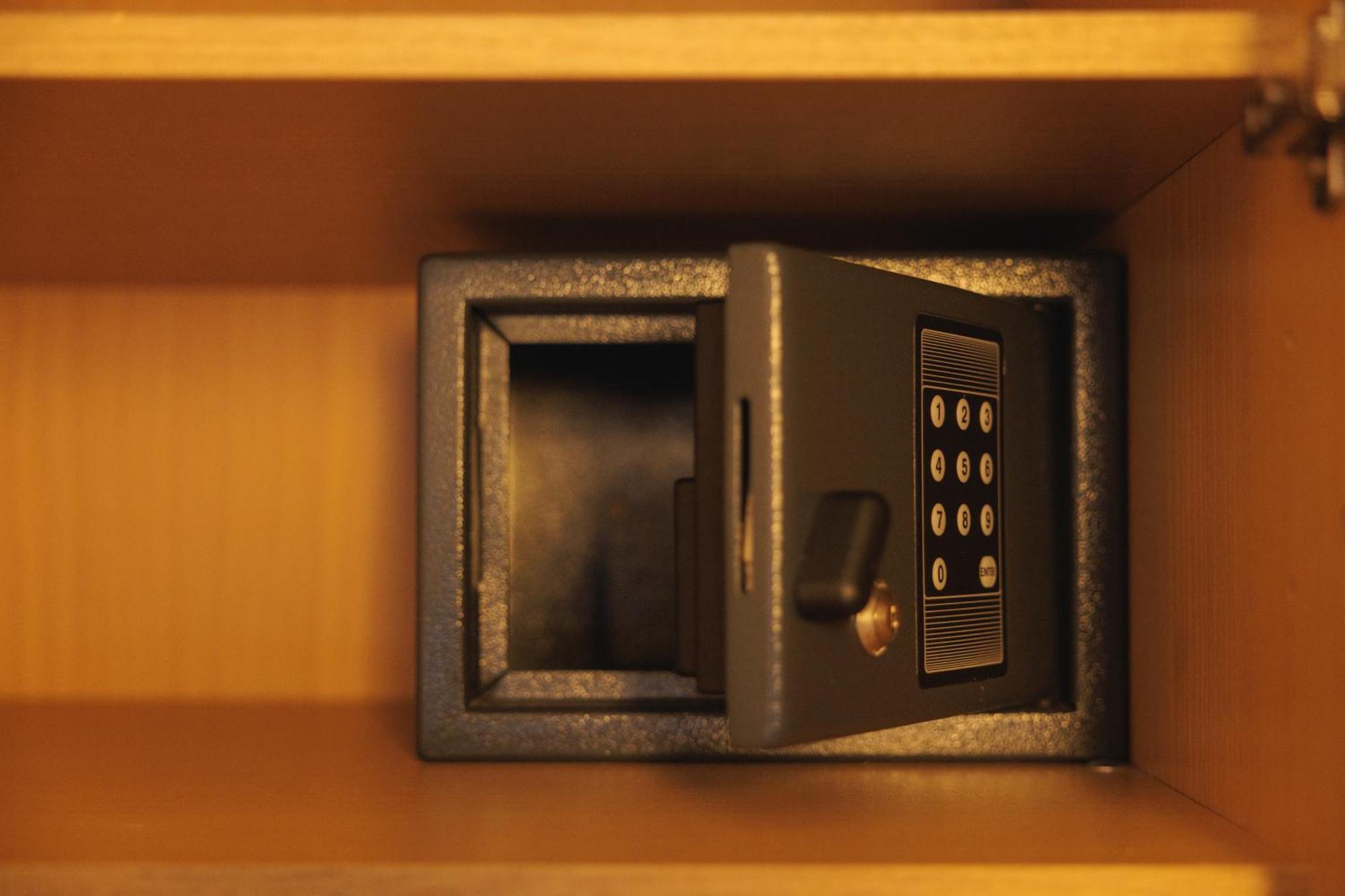 Hotel Binelli Пинцоло Екстериор снимка