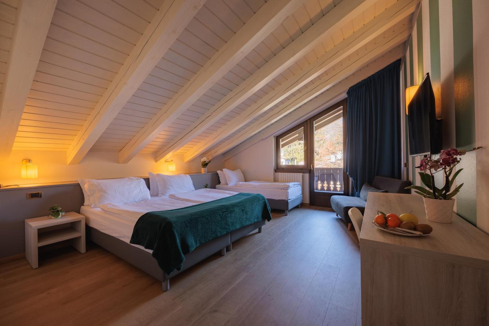 Hotel Binelli Пинцоло Екстериор снимка