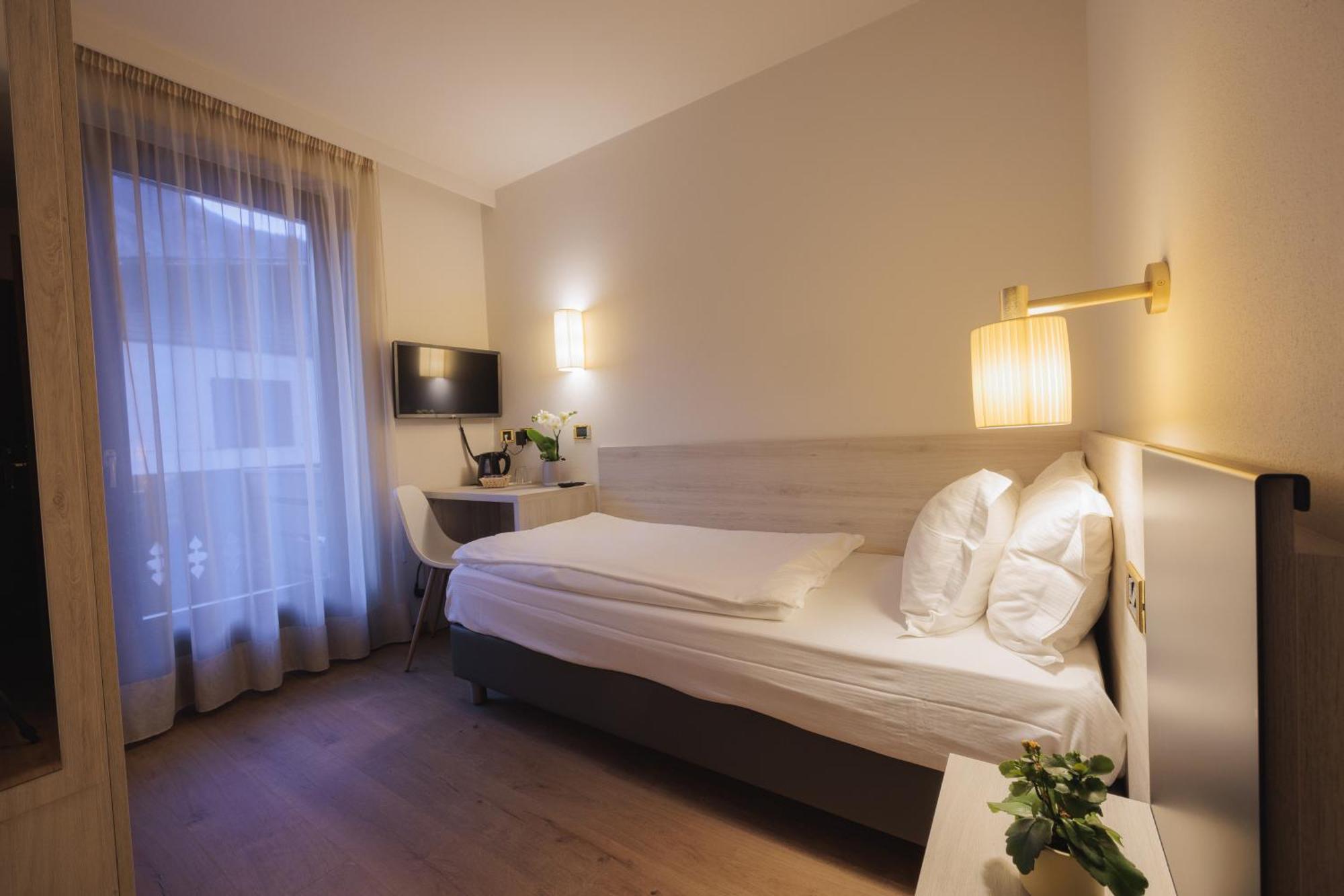 Hotel Binelli Пинцоло Екстериор снимка