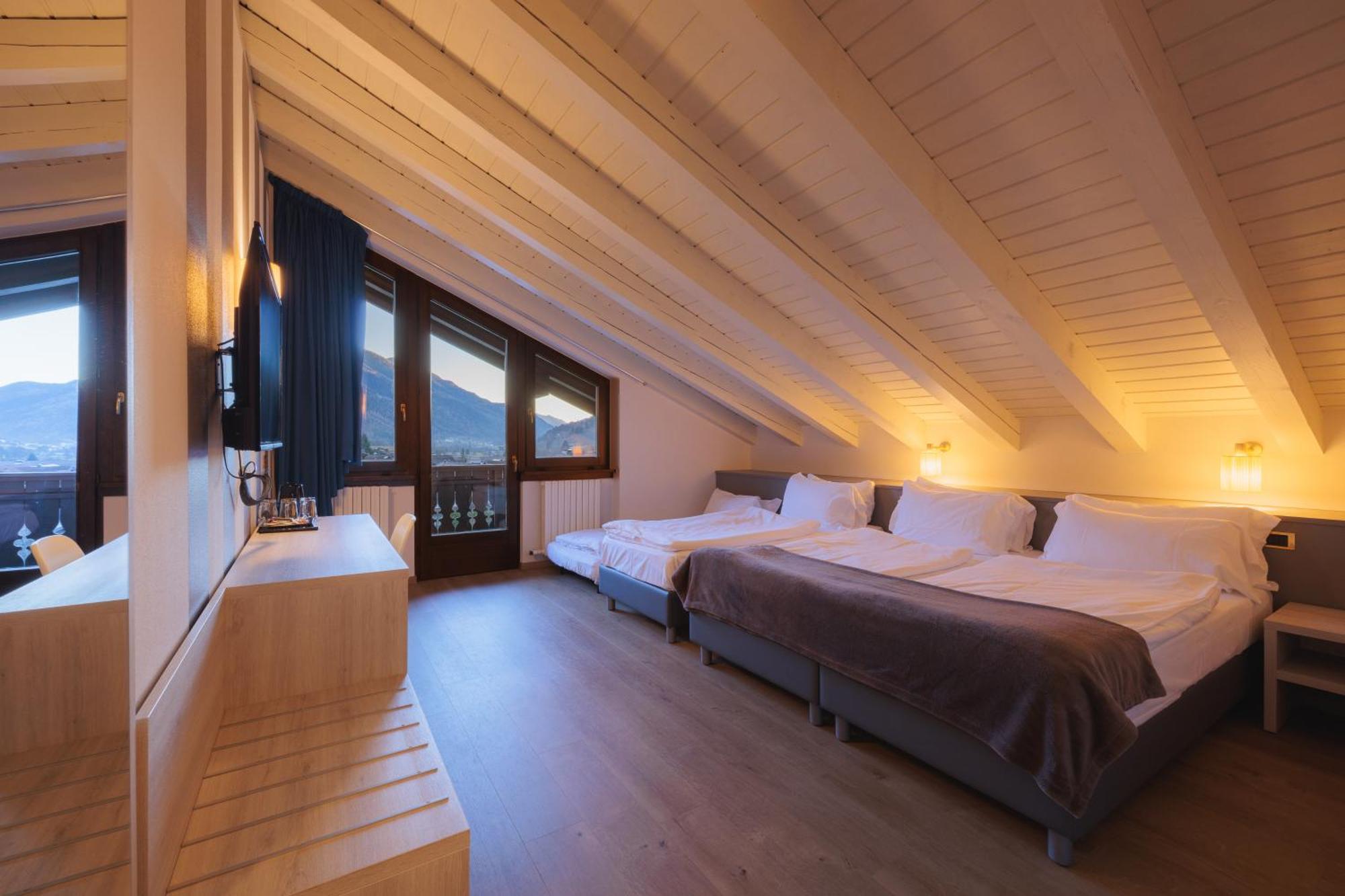 Hotel Binelli Пинцоло Екстериор снимка