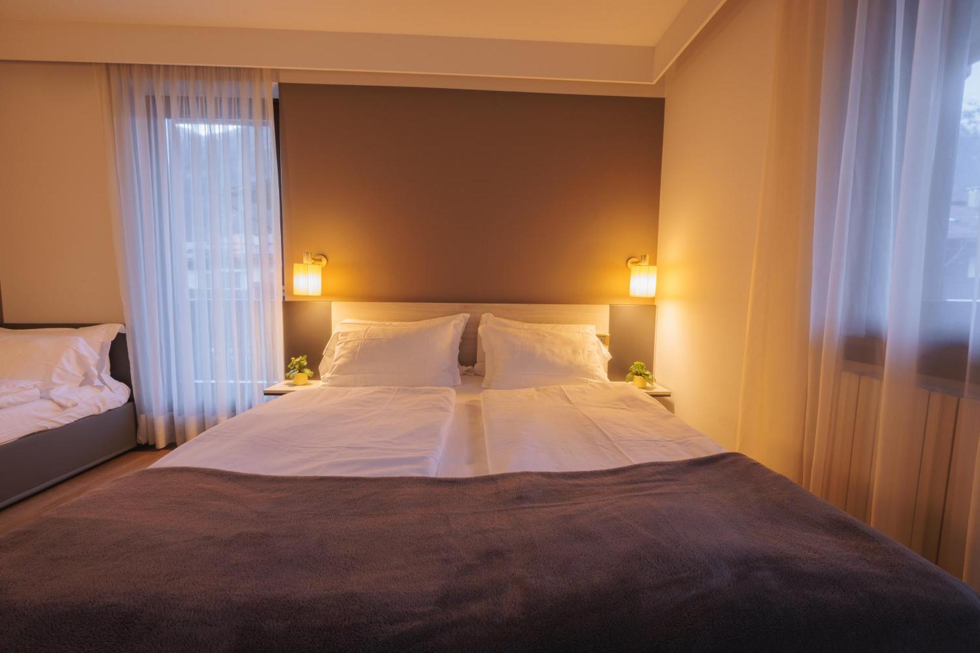 Hotel Binelli Пинцоло Екстериор снимка