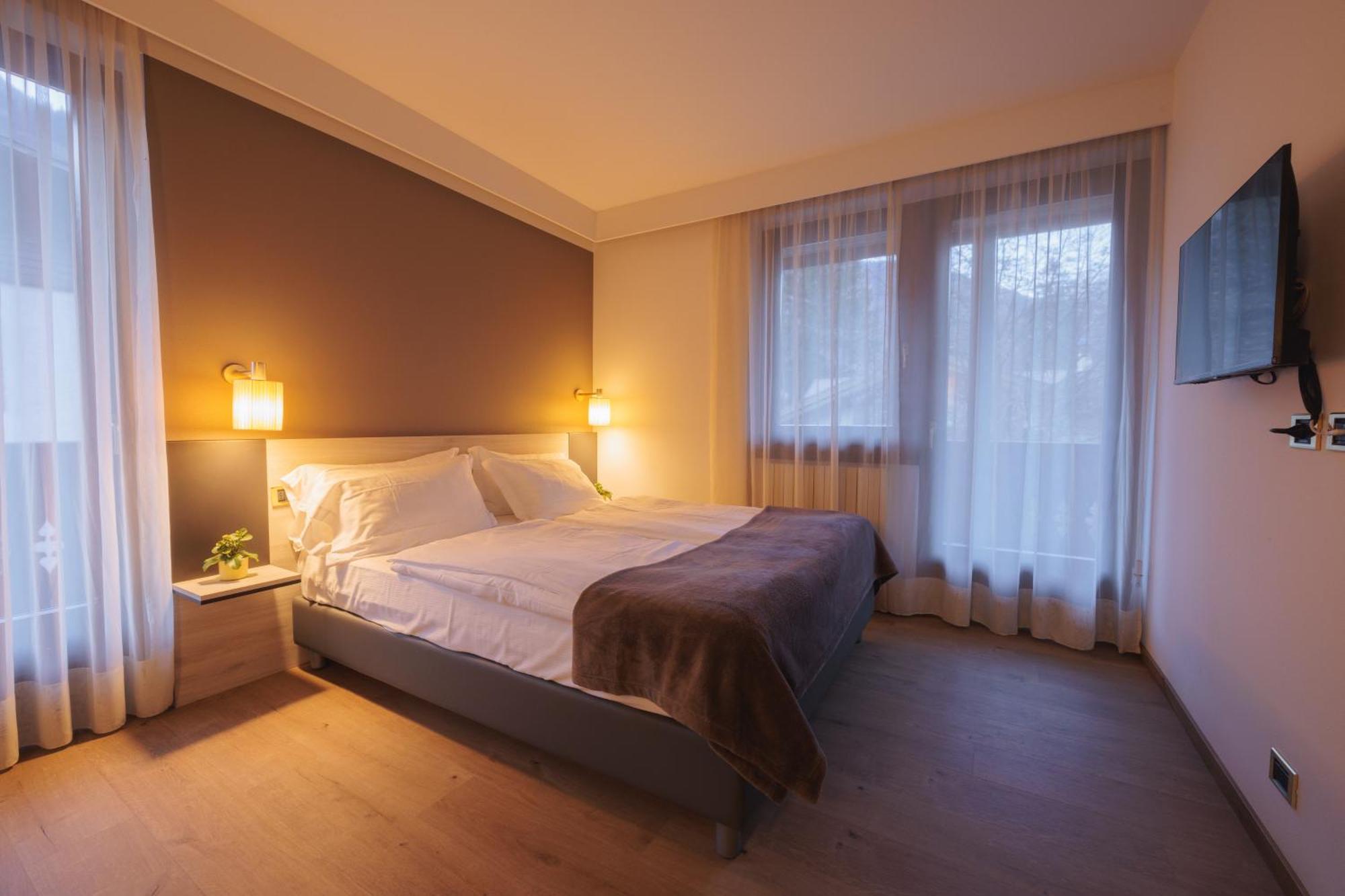 Hotel Binelli Пинцоло Екстериор снимка