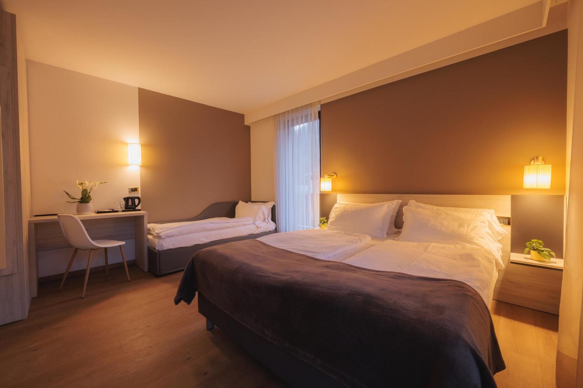 Hotel Binelli Пинцоло Екстериор снимка