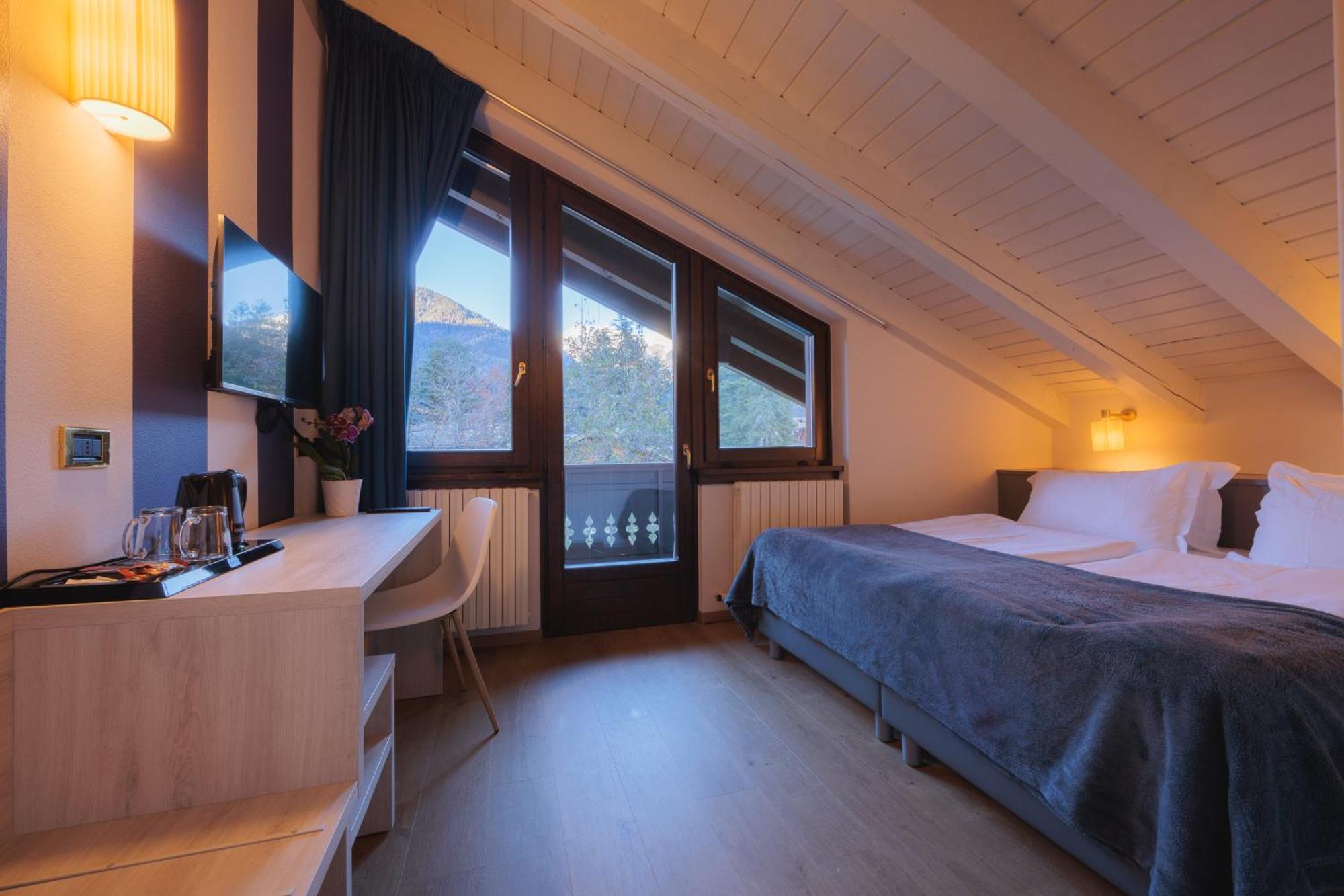 Hotel Binelli Пинцоло Екстериор снимка