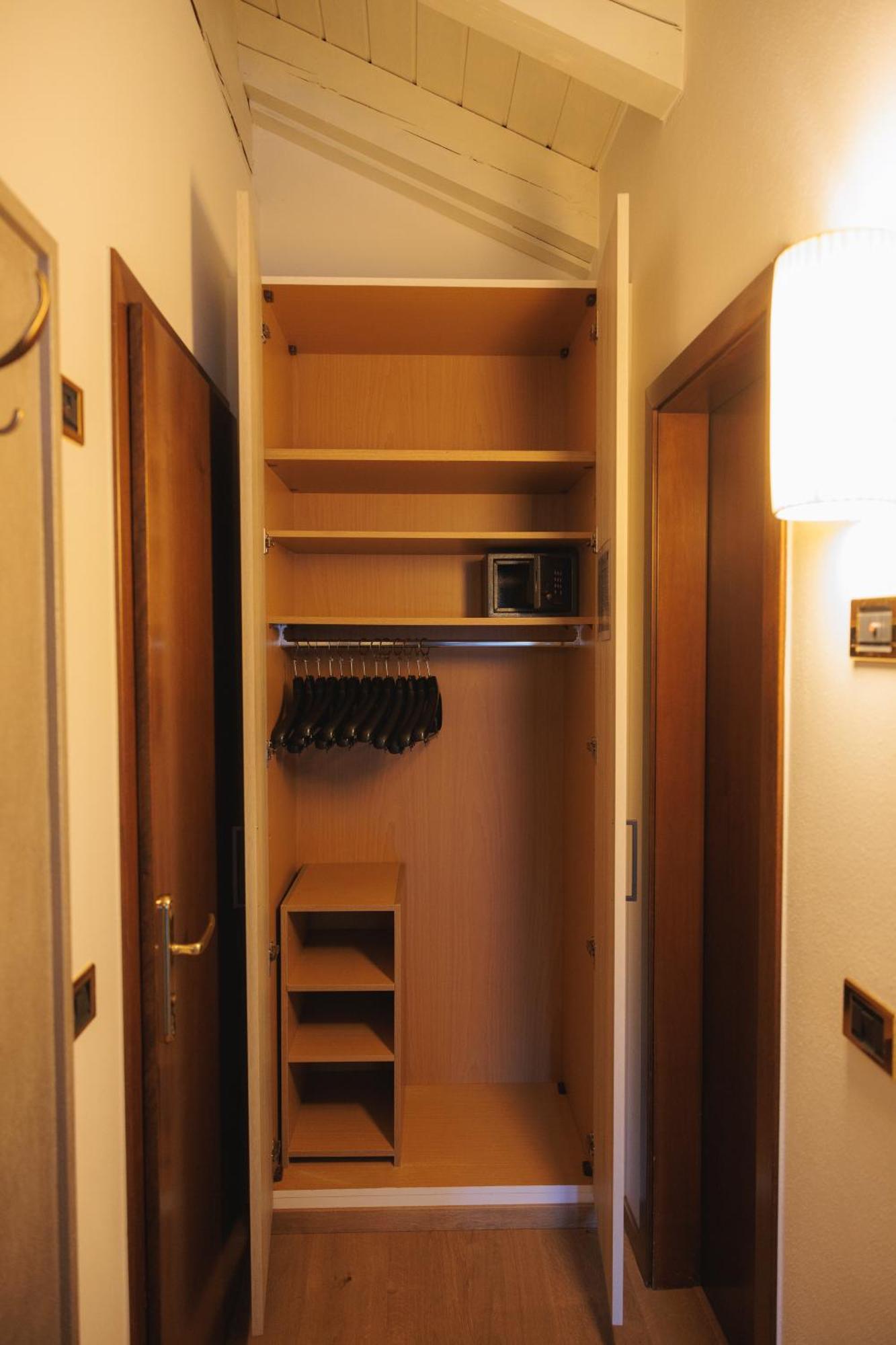 Hotel Binelli Пинцоло Екстериор снимка