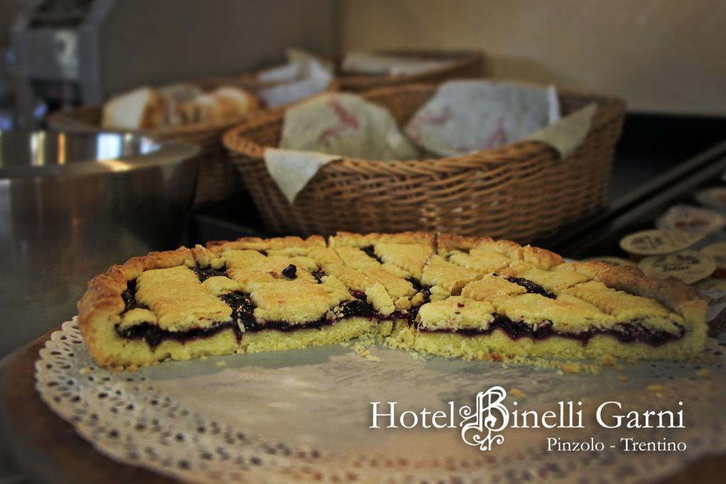Hotel Binelli Пинцоло Екстериор снимка